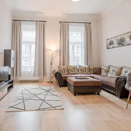 Palace Petrarca Apartman Prága